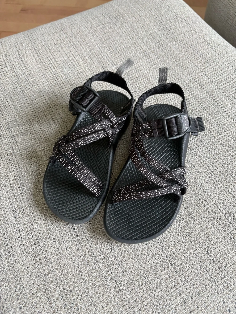 Chaco Kids Strappy Sandals in Black with White Speckle